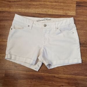 Universal Thread Jean Shorts Size 2/26 Mid Rise Midi White